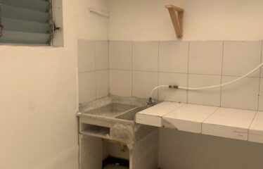 ALQUILO CASA EN LA AVENIDA SANTANDER DE 3 HABITACIONES.