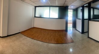ALQUILO CASA EN LA AVENIDA SANTANDER DE 3 HABITACIONES.