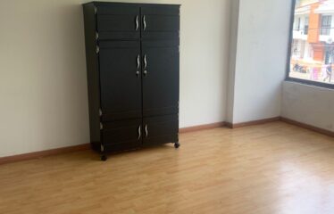 ALQUILO CASA EN LA AVENIDA SANTANDER DE 3 HABITACIONES.